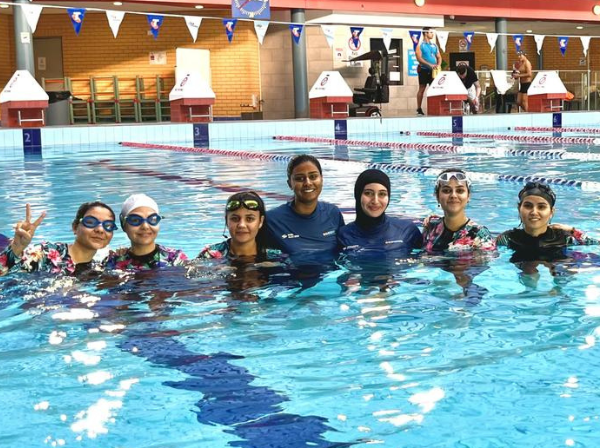Empowering Afghan Refugee Women through free swimming lessons